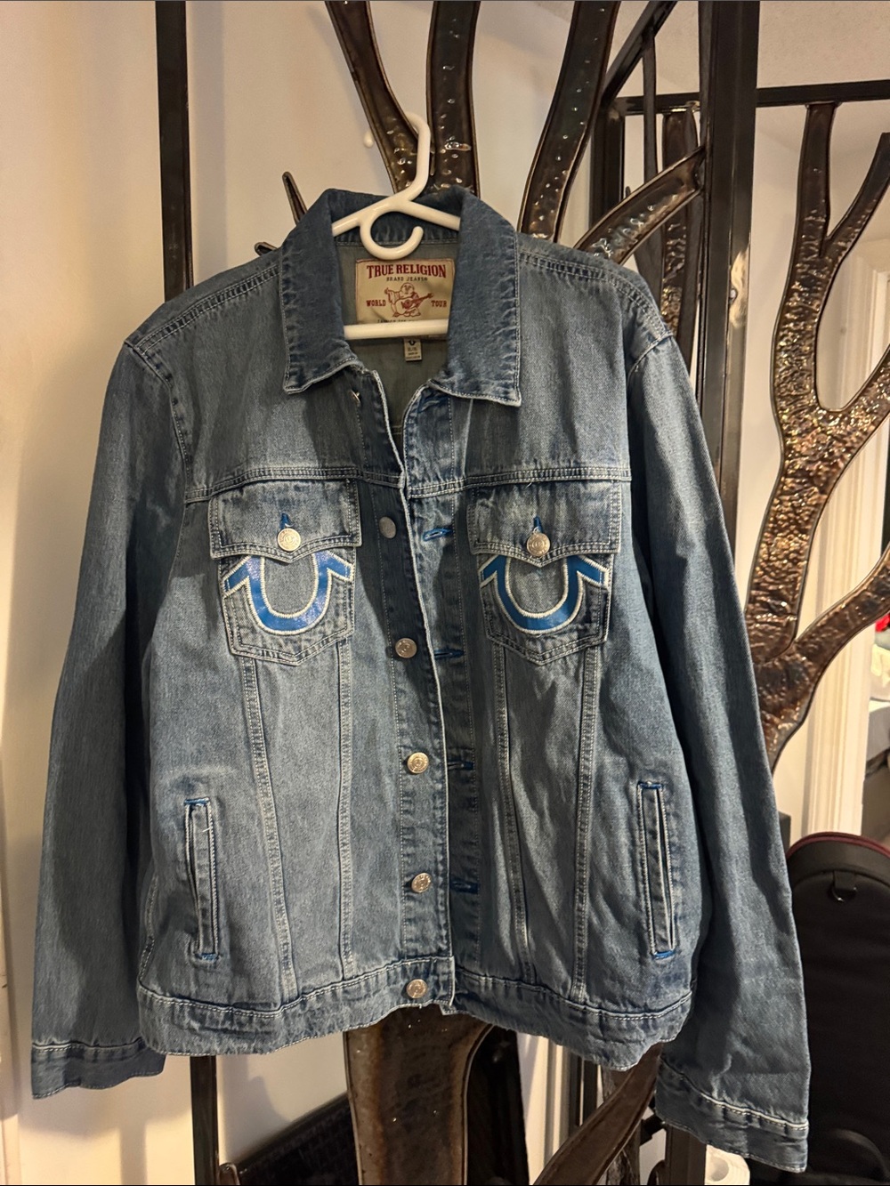NWOT. Mens xl true religion appliqué denim trucker jacket
